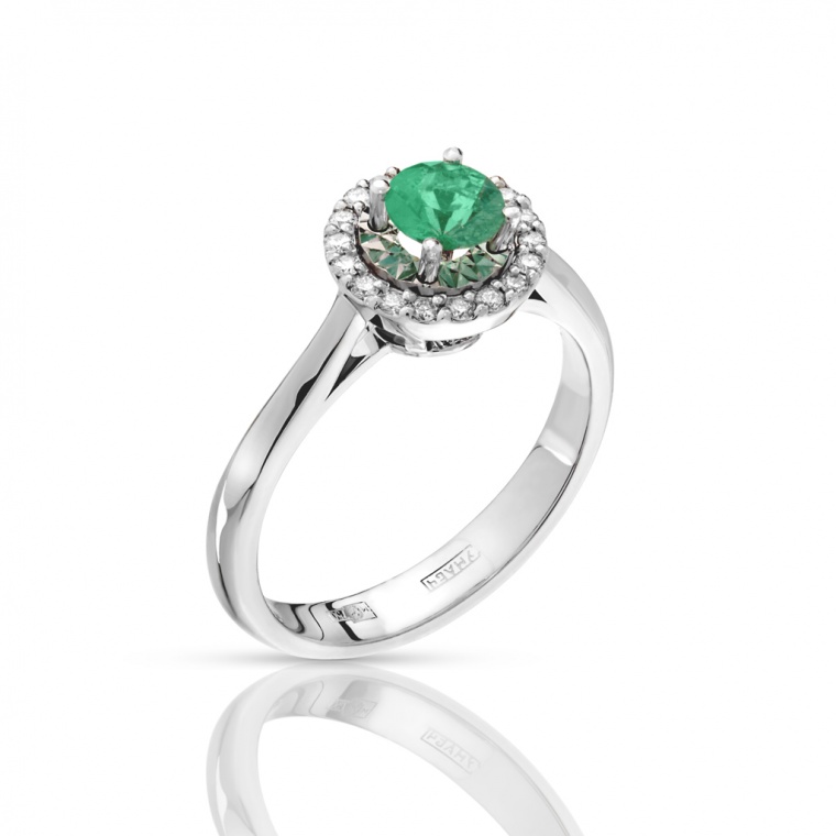 Emerald and Diamonds White Gold Ring.